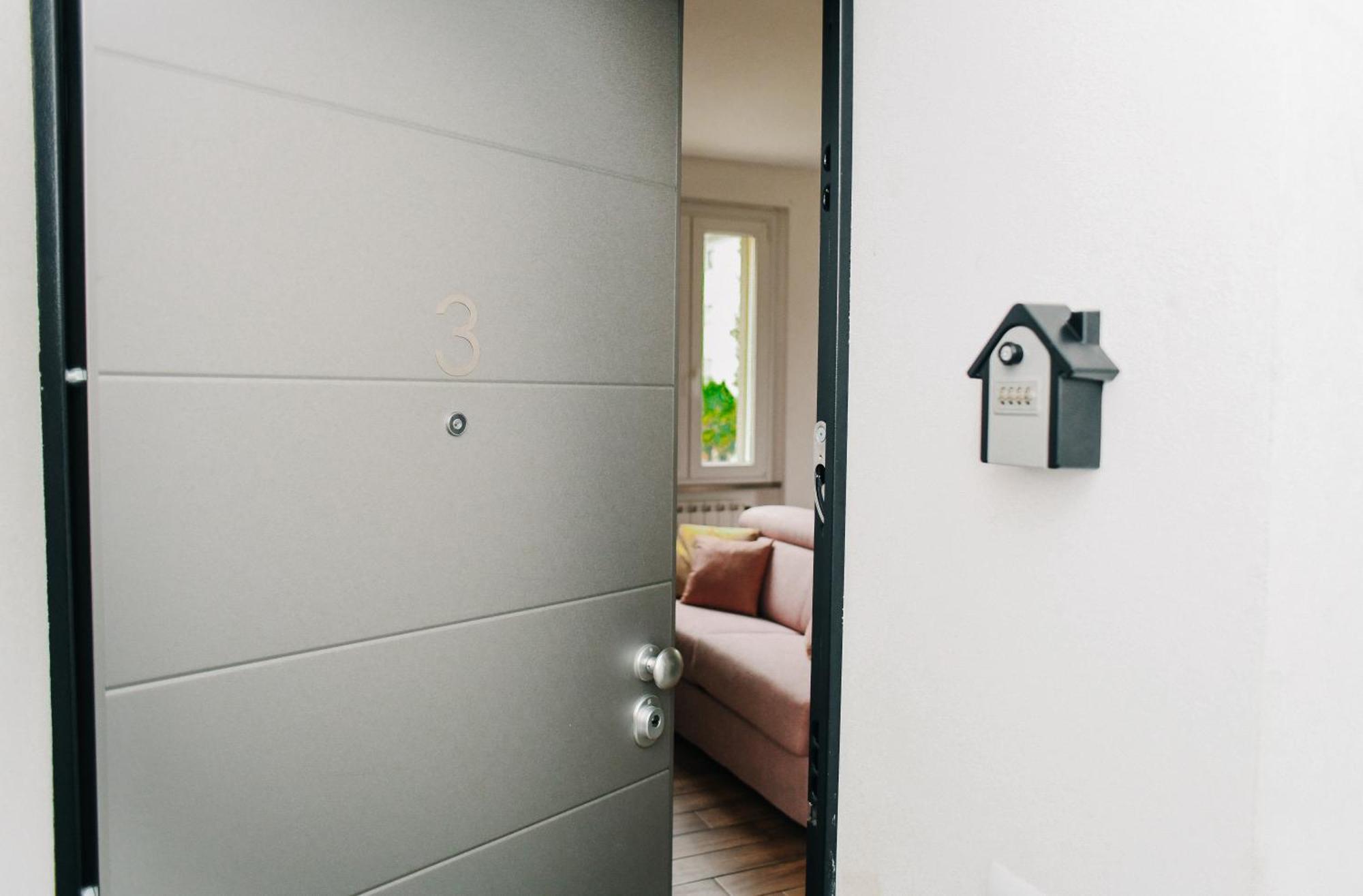 Lora Diamond Suite ,Free Parking, Self Check In,3 Como Exteriér fotografie