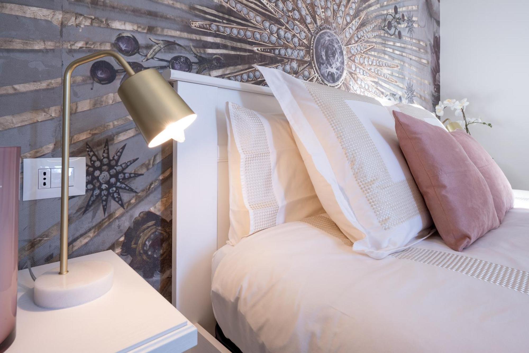 Lora Diamond Suite ,Free Parking, Self Check In,3 Como Exteriér fotografie